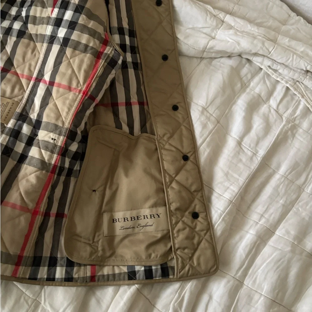 Burberry Beige Quilted Jacket with Signature Check Lining - Picture 6 of 7